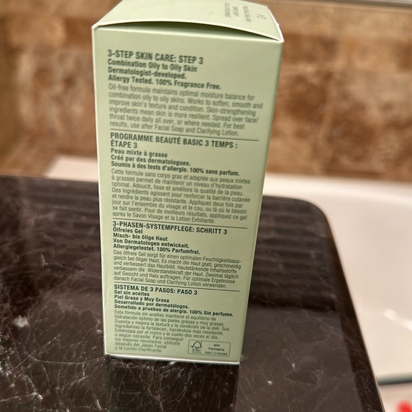 Clinique dramatically different moisturizing gel NEW in box - Picture 2 of 7